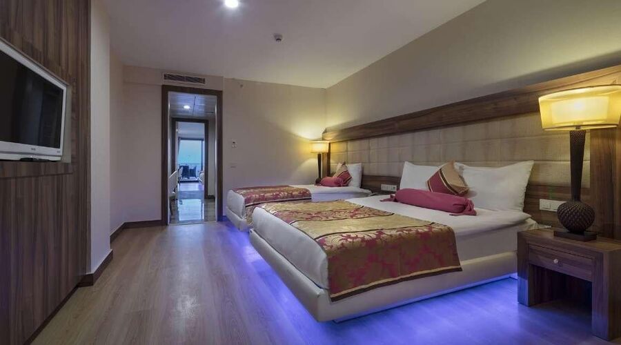 GRANADA LUXURY OKURCALAR    /ALANYA